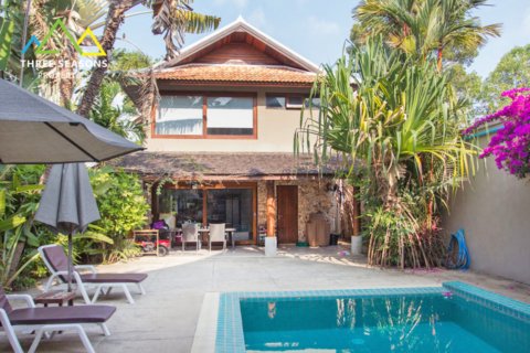 Cosy 4 bed family pool villa in Bang Rak