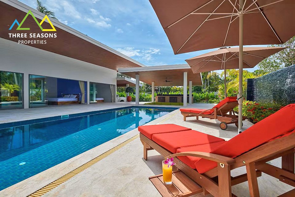 Modern 4 bed pool villa walking distance from the beach