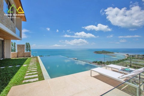 Luxurious 4 bed pool villa with stunning ocean views