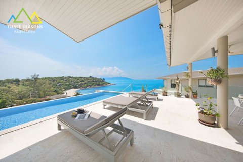 Gorgeous 5 bed Ocean view villa steps away from the beach