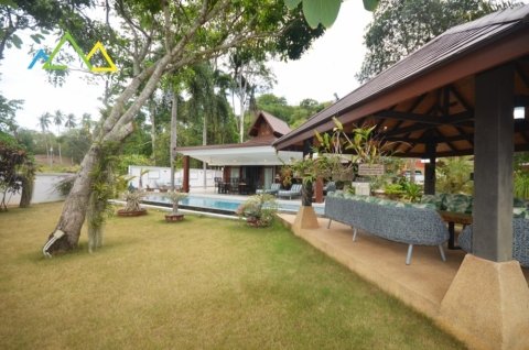 Tropical 2 bed pool villa with amazing garden area in Ang Thong