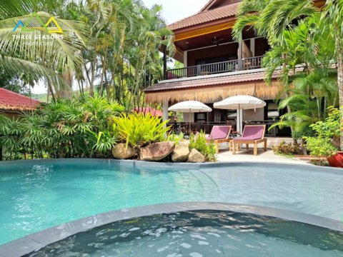 Superb Bali style villa for sale at ko samui