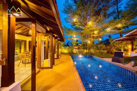 PRIME LOCATED BALINESE STYLE VILLA STEPS AWAY FROM THE BEACH