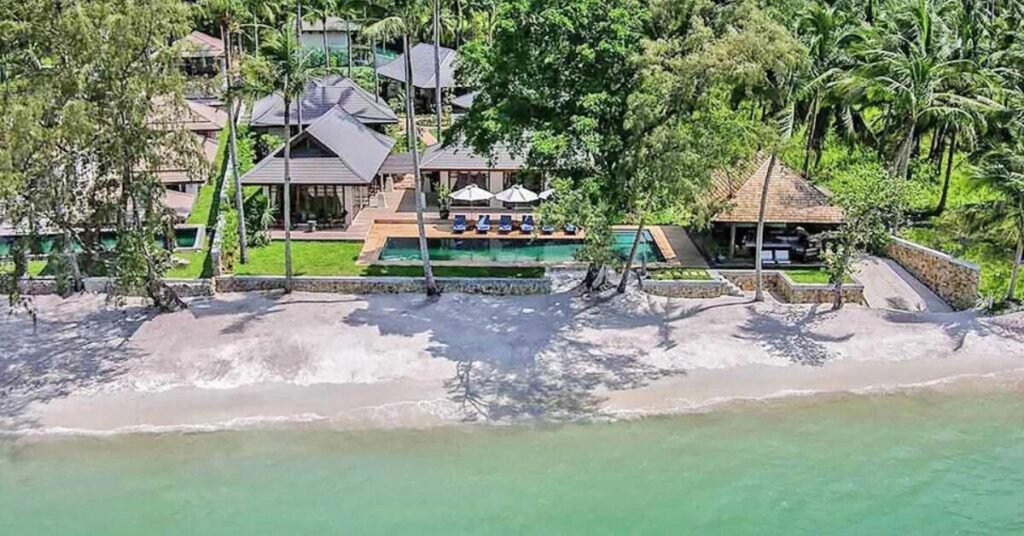 Exceptional large beach front in Lipa noi