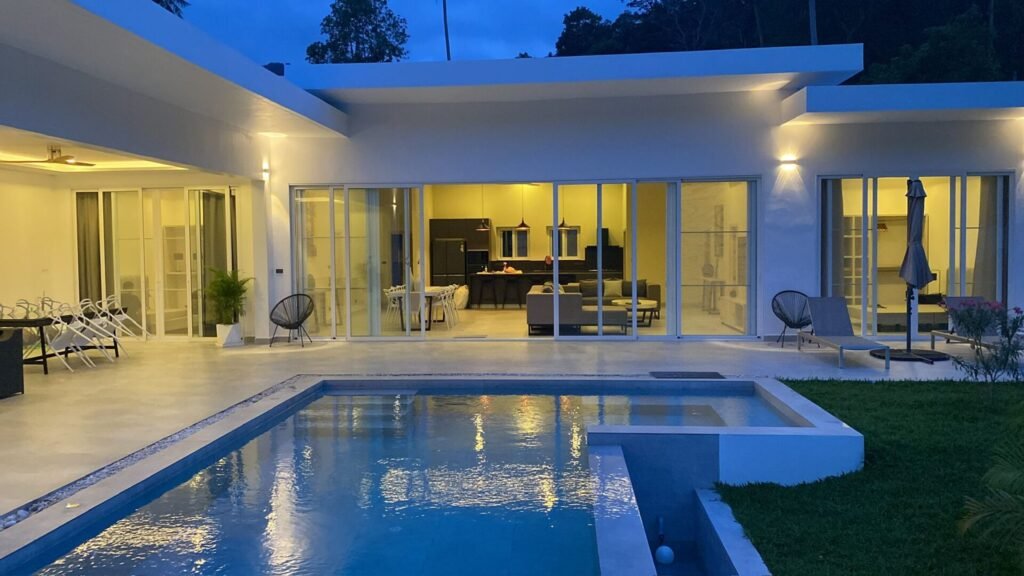 New Modern Luxury 4-Bedroom Villa Prime Location Lamai