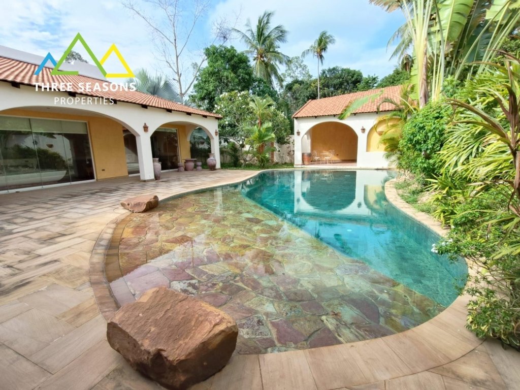 Beautiful Hacienda villa for sale in Koh Samui