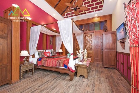 Modern Thai 4 beds Villa close to the beach in Koh Samui