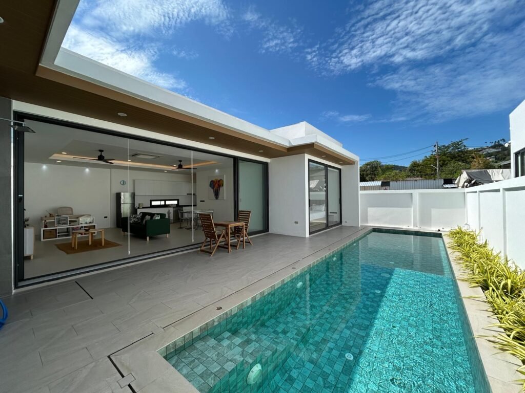 Covered terrace overlooking garden and pool in Bophut villa