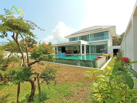 Beautiful 3 beds villa 50 metres to the beach for sale in ko samui