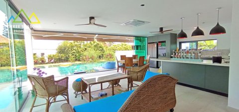 Beautiful 3 beds villa 50 metres to the beach for sale in ko samui